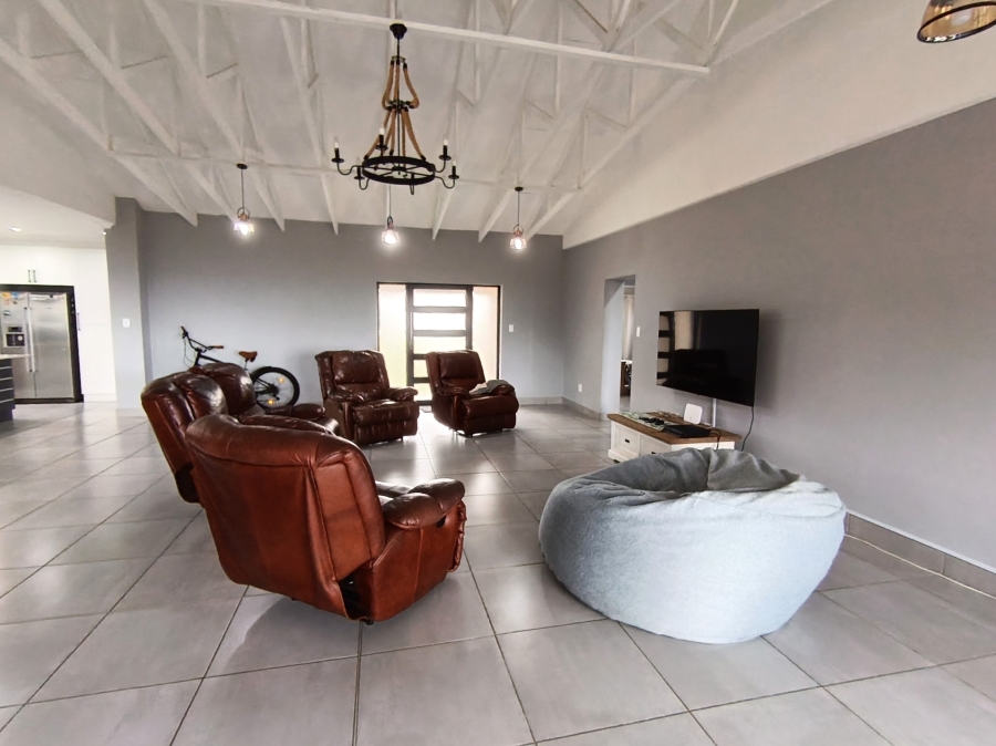 4 Bedroom Property for Sale in Wavecrest Eastern Cape